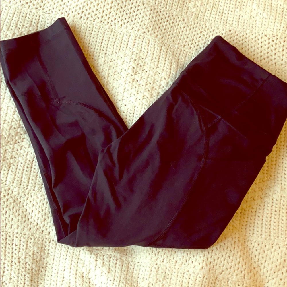 Victoria secret knockout Capri workout leggings